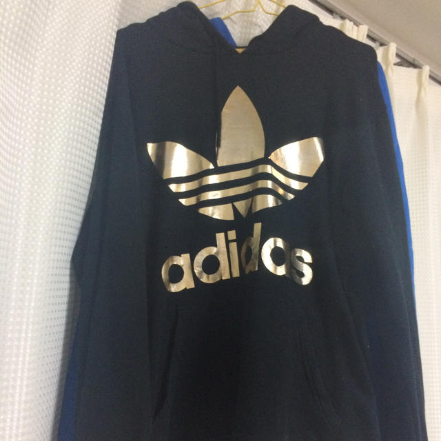 adidas(アディダス)のadidas 黒 パーカー メンズのトップス(パーカー)の商品写真