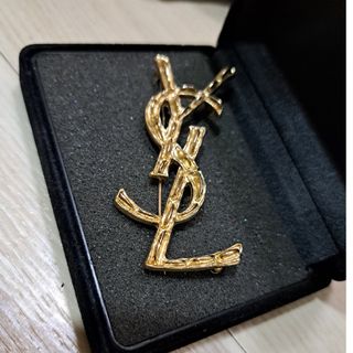 SAINT LAURENT(ブローチ/コサージュ)のフリマアイテム一覧 SAINT LAURENT(ブローチ/コサージュ)のフリマアイテム一覧