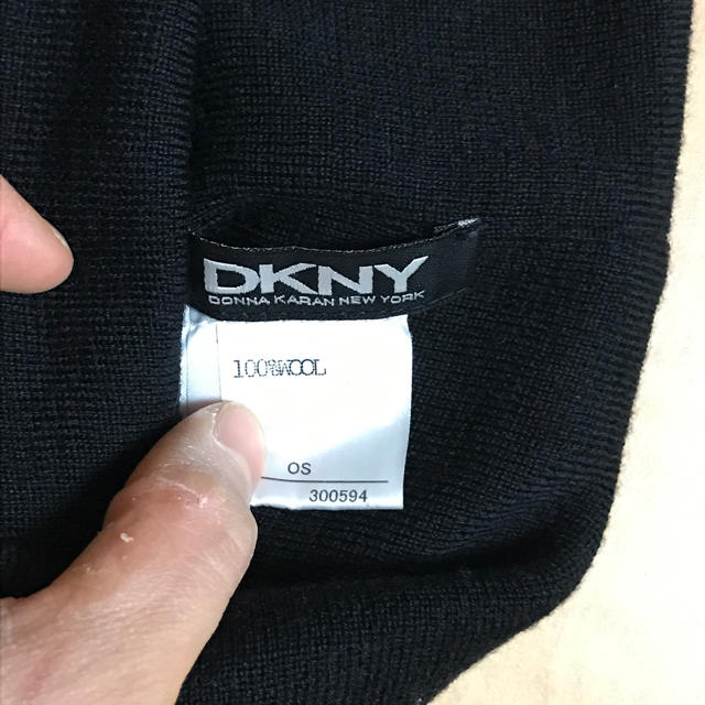 DKNY WOMEN(ダナキャランニューヨークウィメン)のDKNY ニット帽 黒 オープニングセレモニーで購入 レディースの帽子(ニット帽/ビーニー)の商品写真