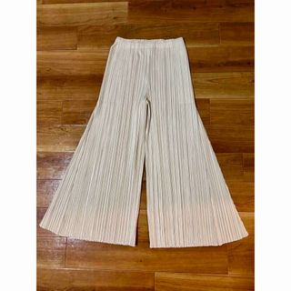 PLEATS PLEASE ISSEY MIYAKE(パンツ ・ ベージュ系)のフリマ PLEATS PLEASE ISSEY MIYAKE(パンツ ・ ベージュ系)のフリマ