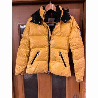 MONCLER(ダウンジャケット ・ イエロー/黄色系)のフリマ MONCLER(ダウンジャケット ・ イエロー/黄色系)のフリマ