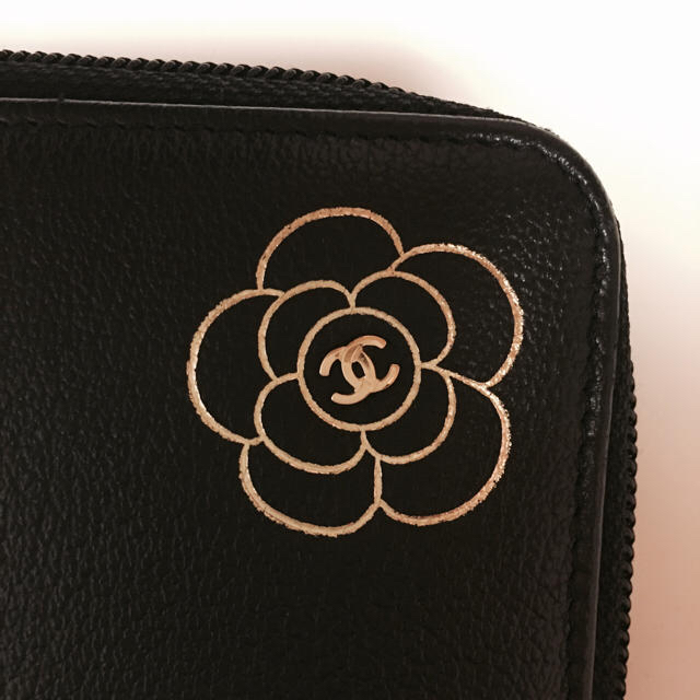 CHANEL(シャネル)のCHANEL カメリア 限定色 美品 シャネル レディースのファッション小物(財布)の商品写真