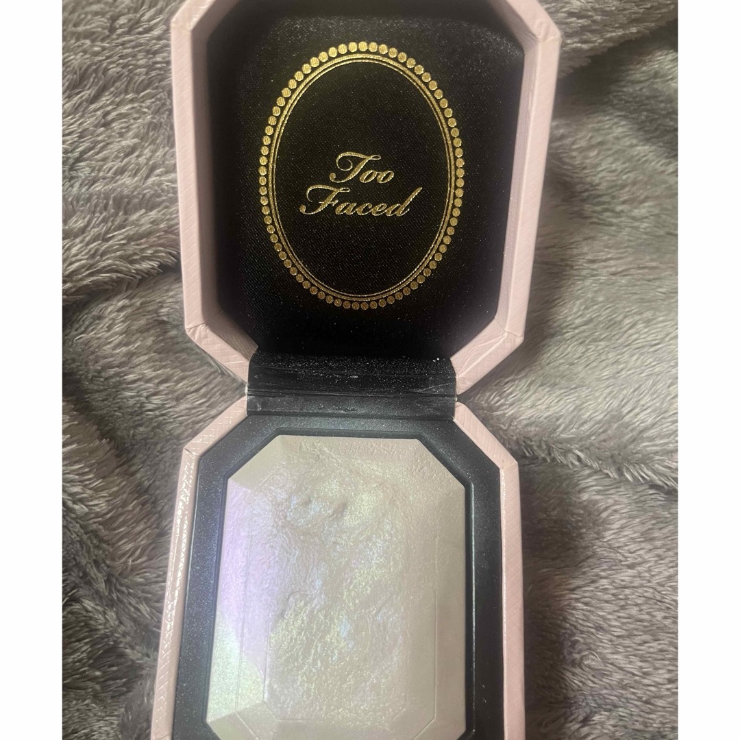 Too Faced(トゥフェイス)のダイヤモンドライト マルチユースハイライター ダイヤモンドファイア コスメ/美容のベースメイク/化粧品(フェイスパウダー)の商品写真