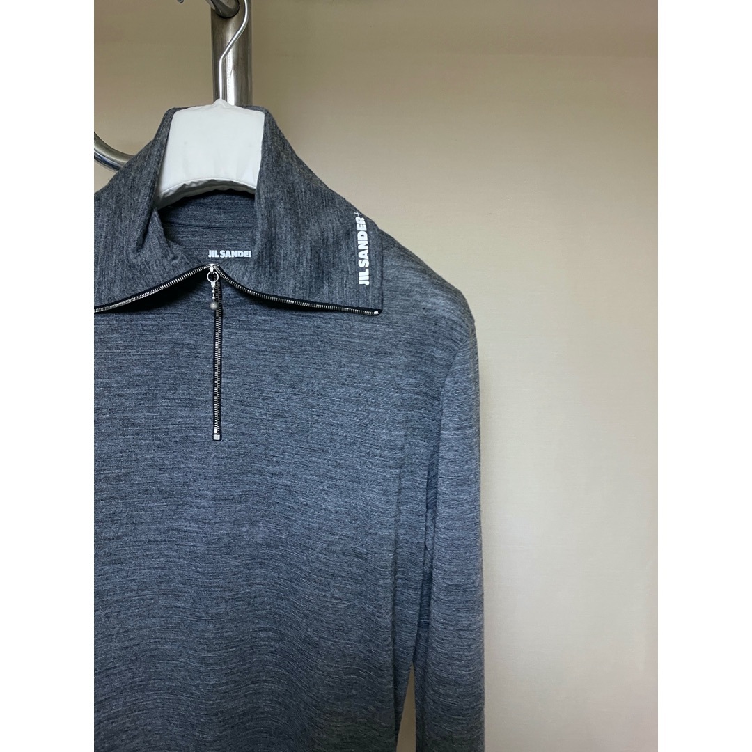 JIL SANDER - 新品 M 24aw JIL SANDER ハーフジップ ロゴニット JIL SANDER - 新品 M 24aw JIL SANDER ハーフジップ ロゴニット