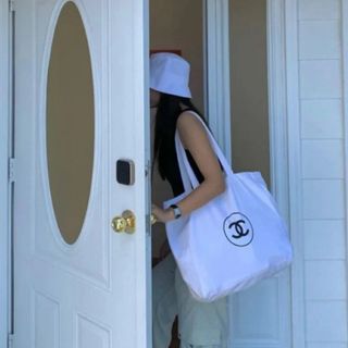 CHANEL - CHANEL Dans Les Serres Tote Bag トートバッグの通販 CHANEL - CHANEL Dans Les Serres Tote Bag トートバッグの通販