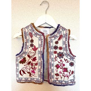 ザラ(ZARA)のZARA 刺繍ベスト サイズ120(Tシャツ/カットソー)