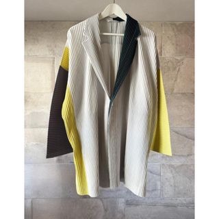 ISSEY MIYAKE(ジャケット/アウター ・ イエロー/黄色系)の ISSEY MIYAKE(ジャケット/アウター ・ イエロー/黄色系)の