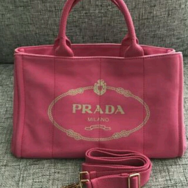 PRADA(プラダ)の数時間の使用です！プラダ カナパ レディースのバッグ(ショルダーバッグ)の商品写真