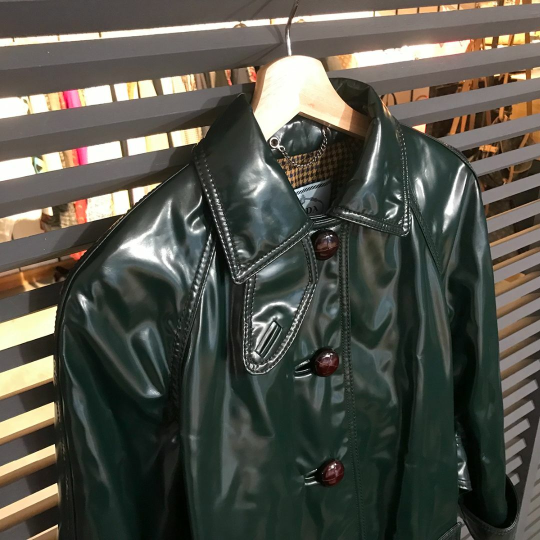 超美品 プラダ ベルト付き コート ダークグリーン 38 Sサイズ 超美品 プラダ ベルト付き コート ダークグリーン 38 Sサイズ