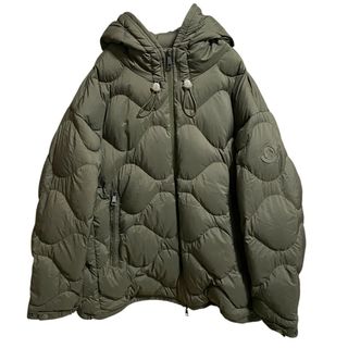 MONCLER(ダウンジャケット ・ グリーン・カーキ/緑色系)の MONCLER(ダウンジャケット ・ グリーン・カーキ/緑色系)の