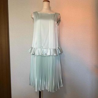 FOXEY(ひざ丈ワンピース ・ グリーン・カーキ/緑色系)のフリマ FOXEY(ひざ丈ワンピース ・ グリーン・カーキ/緑色系)のフリマ