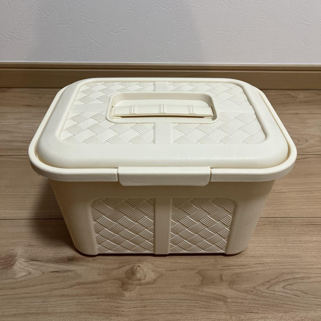 DAISO(ダイソー)のダイソー ボックス アイボリー 編みかご 蓋つき収納 6個セット インテリア/住まい/日用品の収納家具(その他)の商品写真