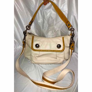 コーチ(COACH)のコーチ　COACH ショルダーバッグ　アクセサリーポーチ　 レザー　アイボリー(ハンドバッグ)