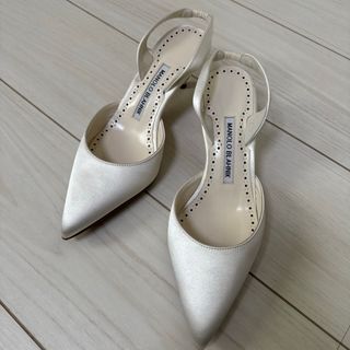 MANOLO BLAHNIK(ホワイト/白色系)のフリマアイテム一覧 MANOLO BLAHNIK(ホワイト/白色系)のフリマアイテム一覧