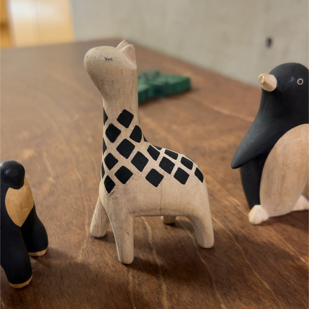 木彫りのキリン🦒 エンタメ/ホビーの美術品/アンティーク(彫刻/オブジェ)の商品写真