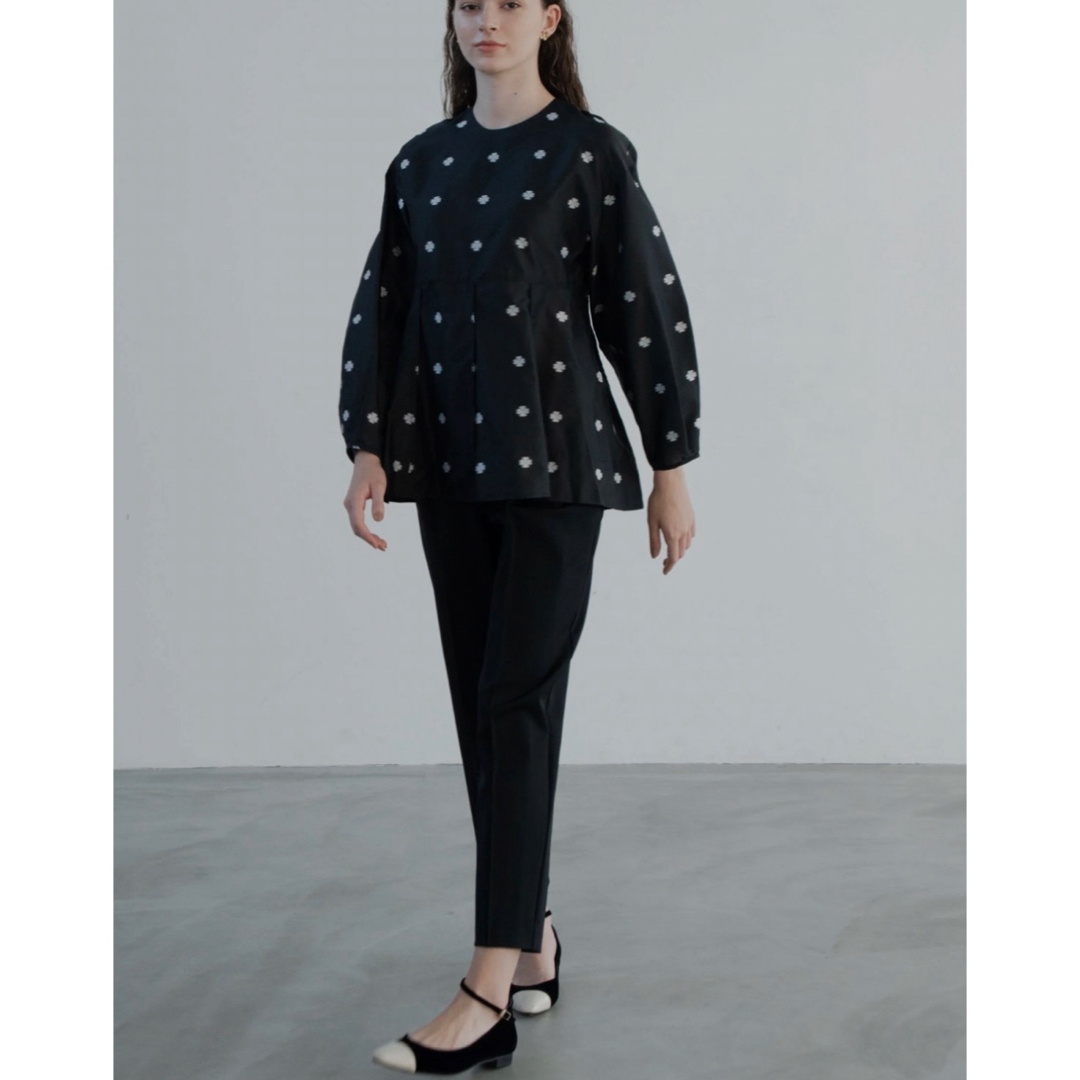 オーガOHGA 裾フリル半袖ブラウス FRILL BLOUSE 黒 - メルカリ