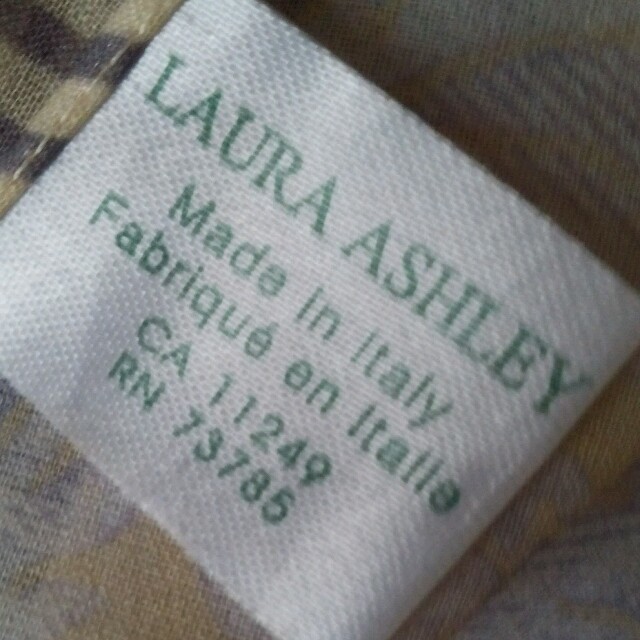 LAURA ASHLEY(ローラアシュレイ)のロ－ラアシュレイのスカーフ レディースのファッション小物(バンダナ/スカーフ)の商品写真