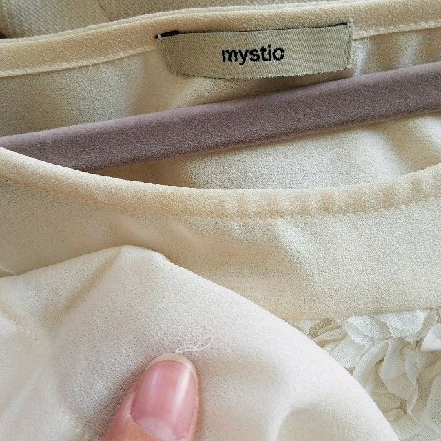 mystic(ミスティック)のp.様専用　mystic　デザインブラウス　二点 レディースのトップス(シャツ/ブラウス(半袖/袖なし))の商品写真