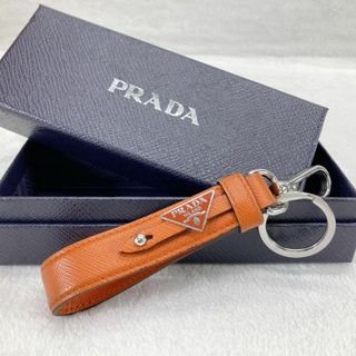 本日3日限定価格】PRADA トライアングルロゴ バッグモチーフ 本日3日限定価格】PRADA トライアングルロゴ バッグモチーフ
