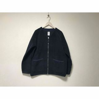 ザコモンテンポ(THE COMMON TEMPO)の本物ザコモンテンポTHECOMMONTENPOフリースノーカラージャケットL紺(ノーカラージャケット)
