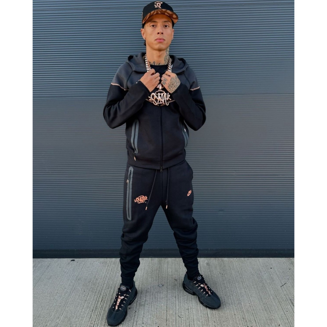 新品Syna World×Nike テックフリース セットアップの通販 by 新品Syna World×Nike テックフリース セットアップの通販 by