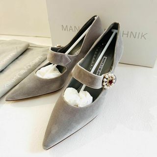 MANOLO BLAHNIK(グレー/灰色系)のフリマアイテム一覧 MANOLO BLAHNIK(グレー/灰色系)のフリマアイテム一覧