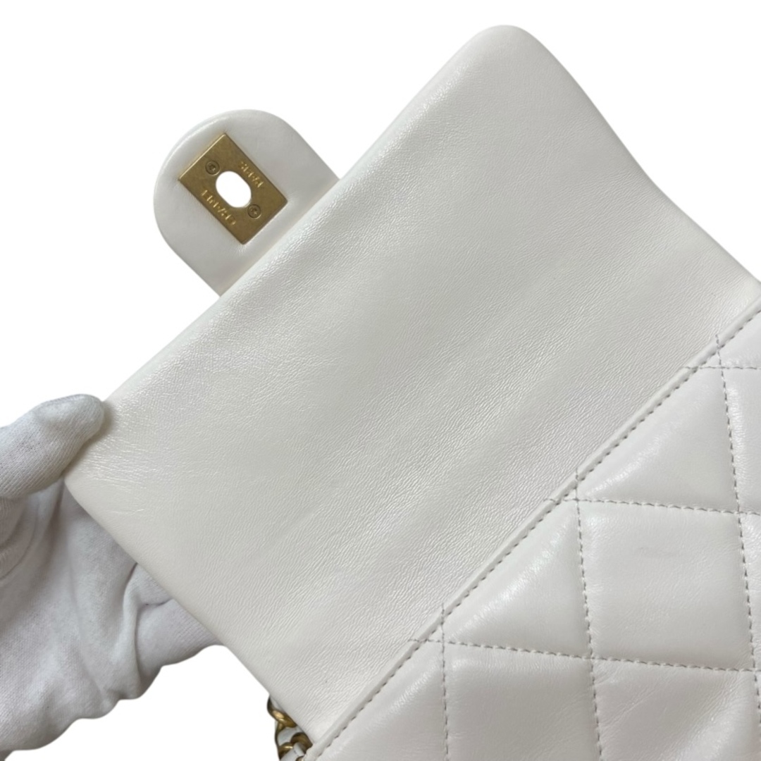 CHANEL - シャネル CHANEL マトラッセ スモールフラップバッグ AS4012 ホワイト ゴールド金具 シャイニーラム レディース ショルダーバッグ CHANEL - シャネル CHANEL マトラッセ スモールフラップバッグ AS4012 ホワイト ゴールド金具 シャイニーラム レディース ショルダーバッグ