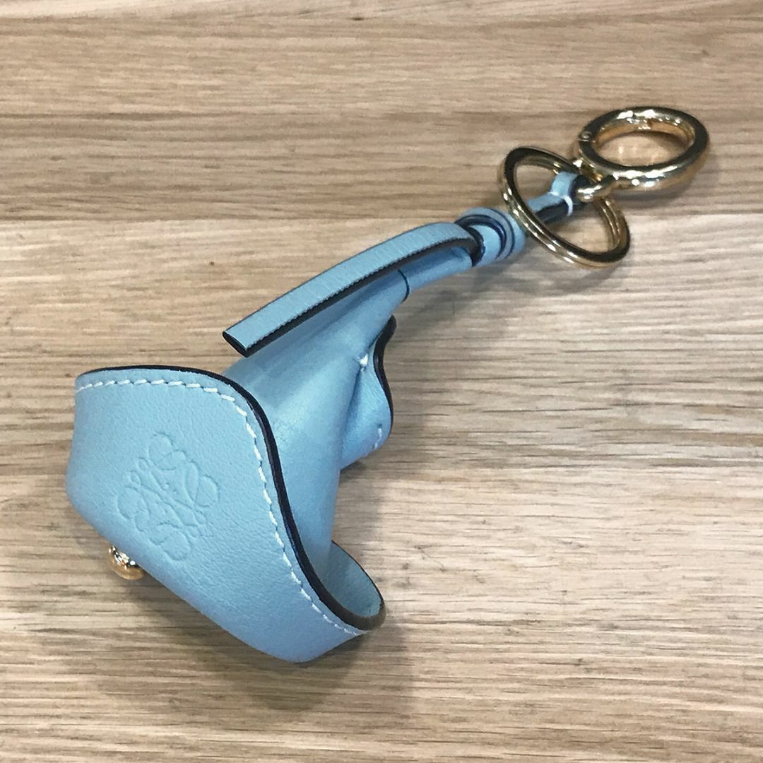 LOEWE - 超美品 ロエベ カラ バッグチャーム ユリモチーフ LOEWE - 超美品 ロエベ カラ バッグチャーム ユリモチーフ