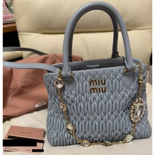 MIU MIU(ブルー・ネイビー/青色系)のフリマアイテム一覧 MIU MIU(ブルー・ネイビー/青色系)のフリマアイテム一覧