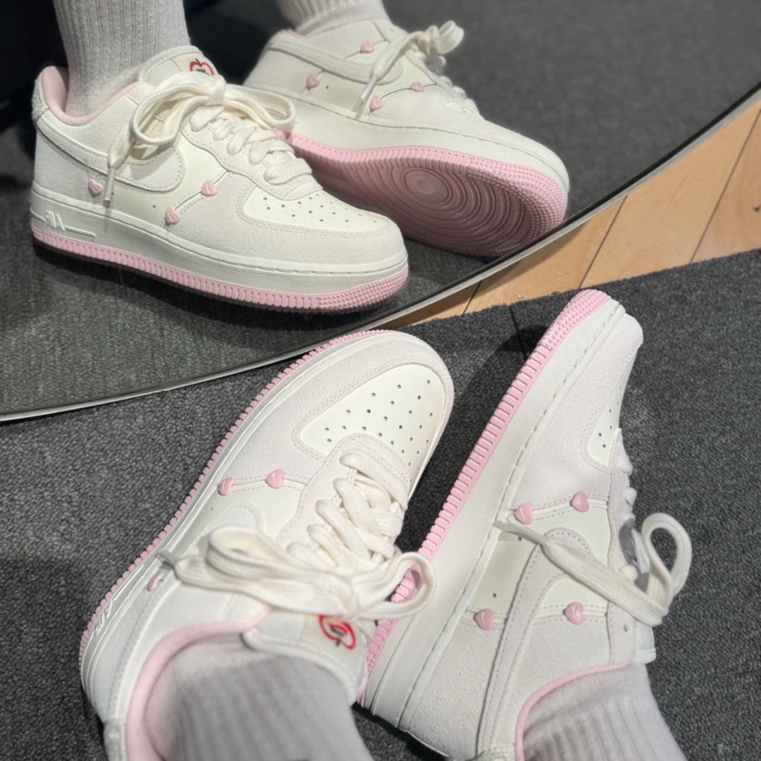 NIKE - 【新品24cm】NIKE W エアフォース1'07 セイル/ピンク NIKE - 【新品24cm】NIKE W エアフォース1'07 セイル/ピンク