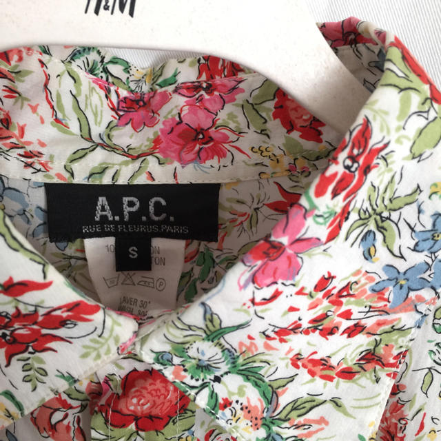 A.P.C(アーペーセー)のA.P.C. アーペーセー リバティプリントシャツ 花柄 Sサイズ レディースのトップス(シャツ/ブラウス(長袖/七分))の商品写真