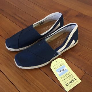 トムズ(TOMS)のとも様専用  新品 TOMS スニーカー ネイビー サイズ7 (スニーカー)