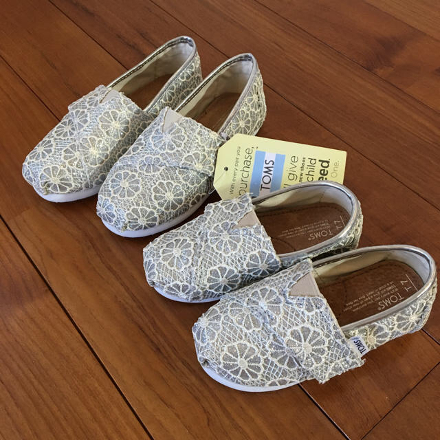 TOMS(トムズ)の新品TOMS キッズ スニーカー サイズ7 キッズ/ベビー/マタニティのキッズ靴/シューズ(15cm~)(スニーカー)の商品写真