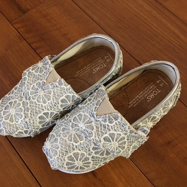 TOMS(トムズ)の新品TOMS キッズ スニーカー サイズ7 キッズ/ベビー/マタニティのキッズ靴/シューズ(15cm~)(スニーカー)の商品写真