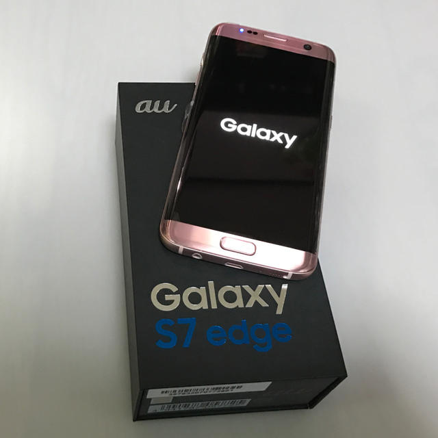 SAMSUNG(サムスン)の新品 GALAXY S7 edge scv33 ピンクゴールド 送料無料 スマホ/家電/カメラのスマートフォン/携帯電話(スマートフォン本体)の商品写真
