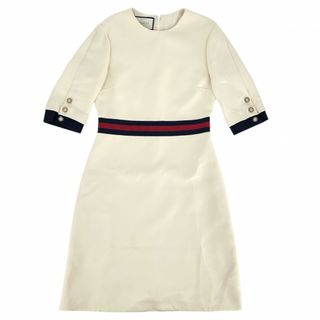 GUCCI - GUCCI ベルト付き スクエアG プリント ノースリーブ GUCCI - GUCCI ベルト付き スクエアG プリント ノースリーブ