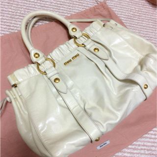 ミュウミュウ(miumiu)のmiumiu♡定番春色バッグ(ハンドバッグ)