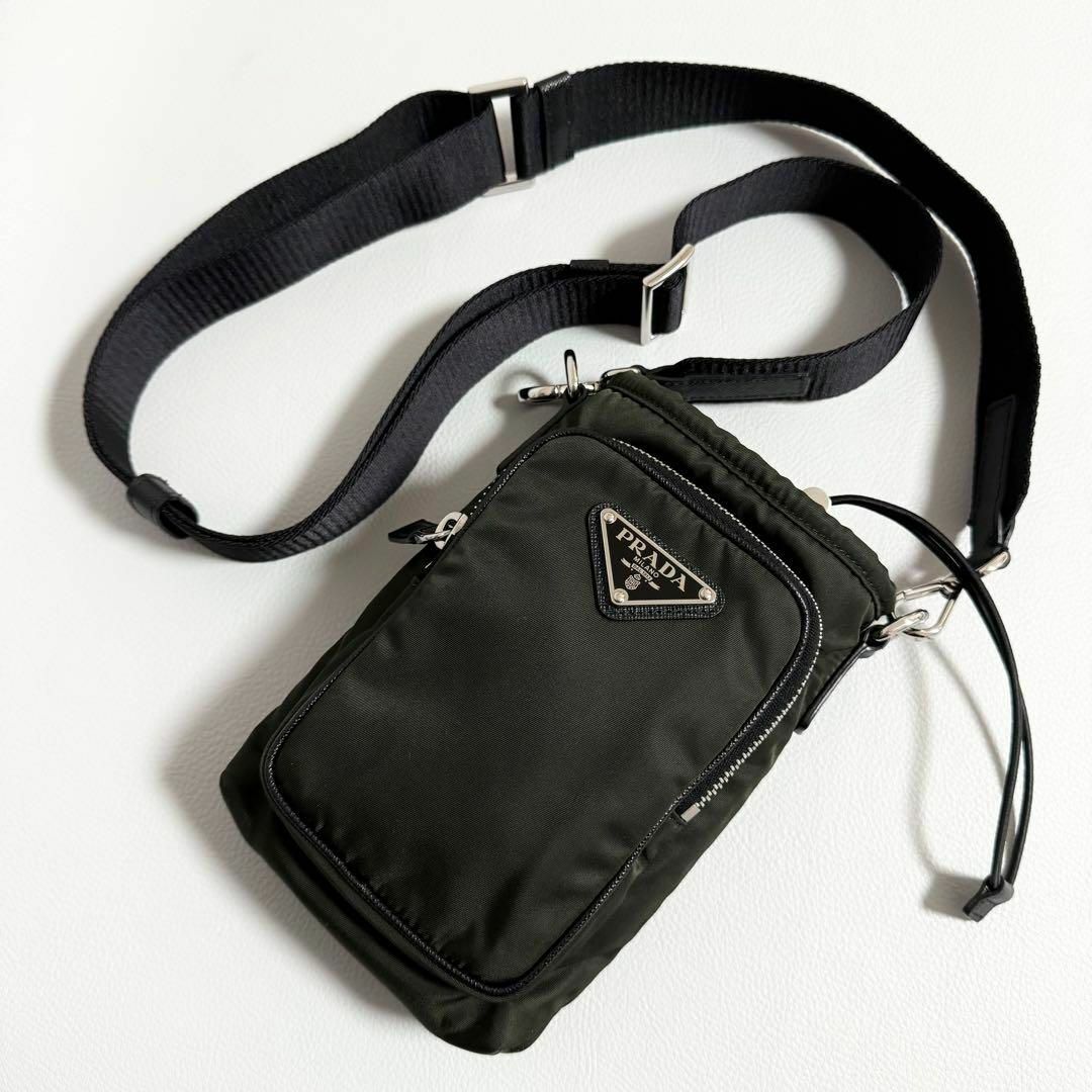 PRADA / Re-Nylon スマートフォンケース カーキ ショルダーバッグ PRADA / Re-Nylon スマートフォンケース カーキ ショルダーバッグ