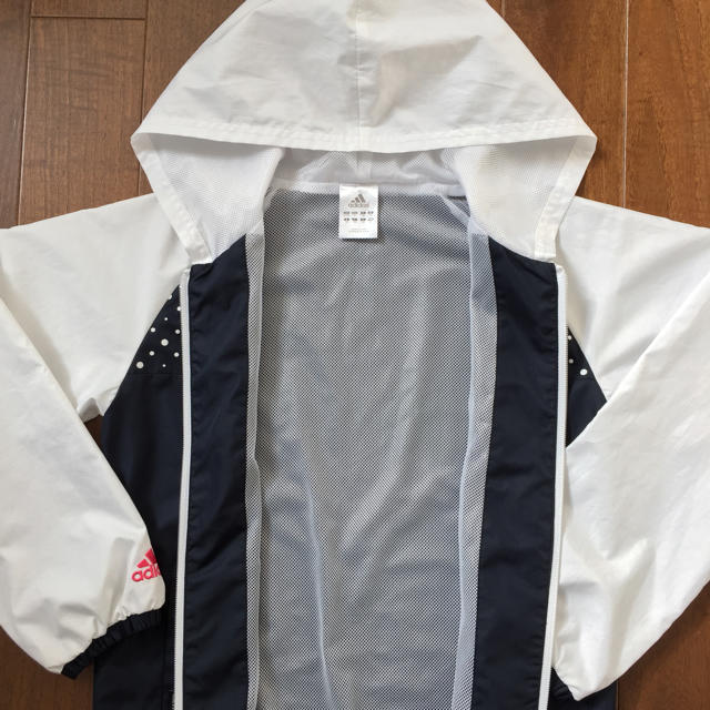 adidas(アディダス)のadidas ウインドブレーカー キッズ/ベビー/マタニティのキッズ服女の子用(90cm~)(ジャケット/上着)の商品写真