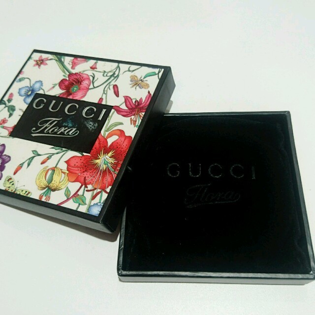 Gucci(グッチ)の【しーにゃん☆様】♡GUCCI 非売品未使用フローラミラー♡ コスメ/美容のコスメ/美容 その他(その他)の商品写真