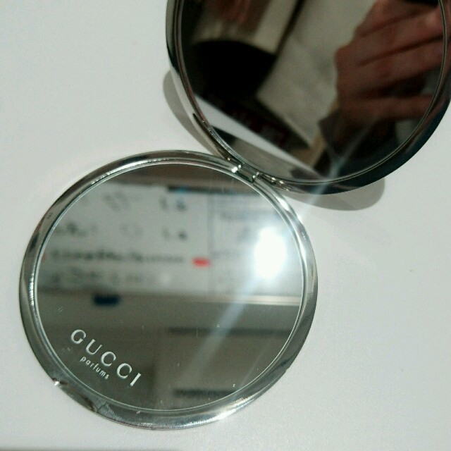 Gucci(グッチ)の【しーにゃん☆様】♡GUCCI 非売品未使用フローラミラー♡ コスメ/美容のコスメ/美容 その他(その他)の商品写真