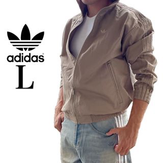 オリジナルス(Originals（adidas）)の新品 L】アディダス刺繍トラックジャケット ジャージトップ　綿　ベージュブラウン(ジャージ)