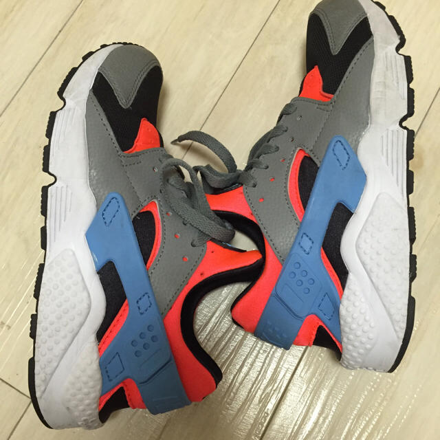 NIKE(ナイキ)の☆NIKE Airhuarache  スニーカー25cm☆ レディースの靴/シューズ(スニーカー)の商品写真