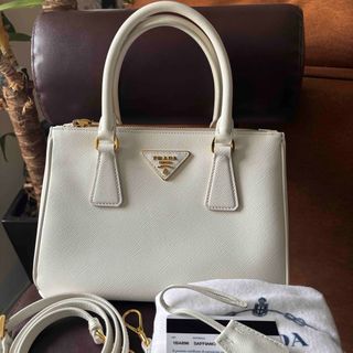 PRADA(ハンドバッグ ・ ホワイト/白色系)のフリマアイテム一覧 PRADA(ハンドバッグ ・ ホワイト/白色系)のフリマアイテム一覧