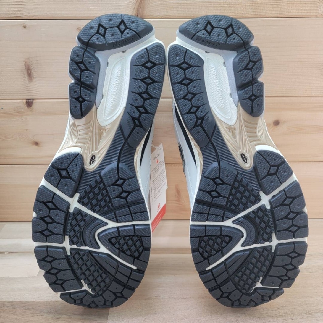 New Balance - ニューバランス M2002RPN ホワイト/ゴールド 25cm New Balance - ニューバランス M2002RPN ホワイト/ゴールド 25cm