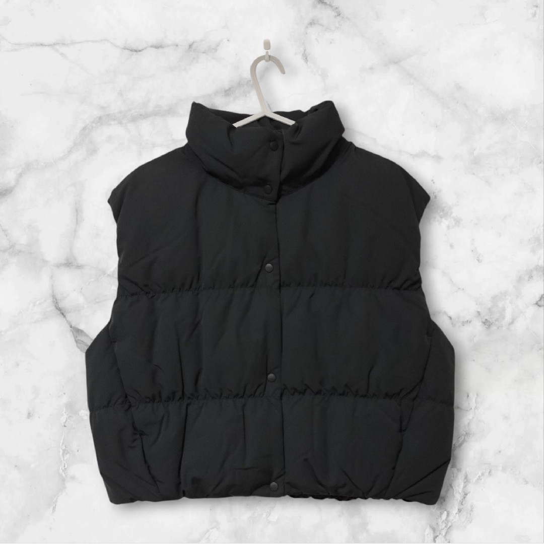 品質は非常に良い UNIQLO C 2024 L ブラック ダウンクロップドベスト ジャケット・アウター