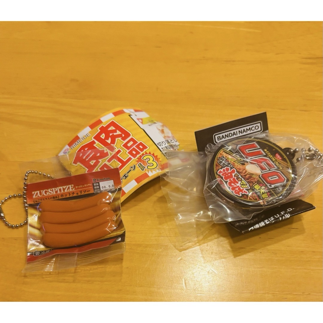 ガチャ　日清UFO焼きそば&ホットチョリソー ハンドメイドのおもちゃ(ミニチュア)の商品写真