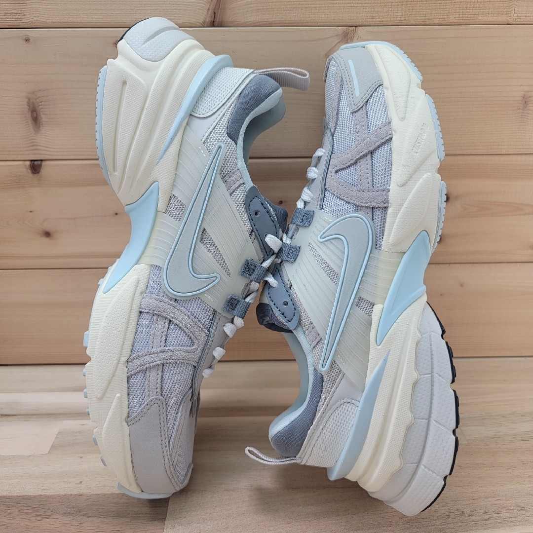 NIKE - ナイキ ウィメンズ V2K ラン グレー/アイスブルー 25 NIKE - ナイキ ウィメンズ V2K ラン グレー/アイスブルー 25