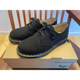 Dr.Martens - 黒ステッチ Dr.Martens ドクターマーチン 3ホール Dr.Martens - 黒ステッチ Dr.Martens ドクターマーチン 3ホール