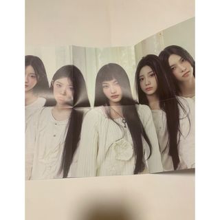 ILLIT 公式折り畳みポスター　SUPER REAL ME ③(アイドルグッズ)